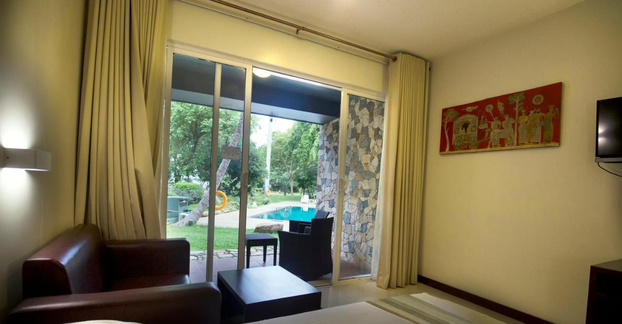 Miridiya Lake Resort Anuradhapura Eksteriør bilde