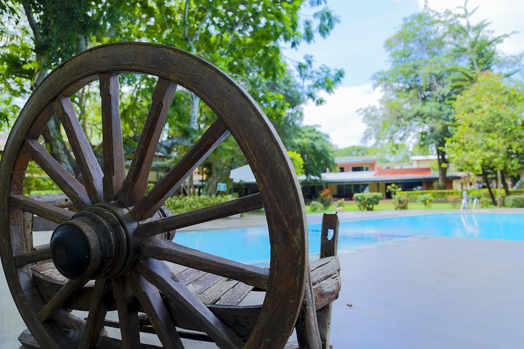 Miridiya Lake Resort Anuradhapura Eksteriør bilde